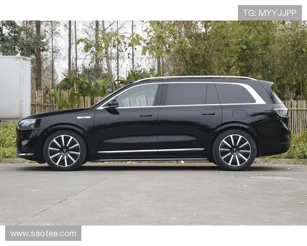 问界M9智能座舱带你在车上畅玩赛车游戏体验全新驾驶乐趣